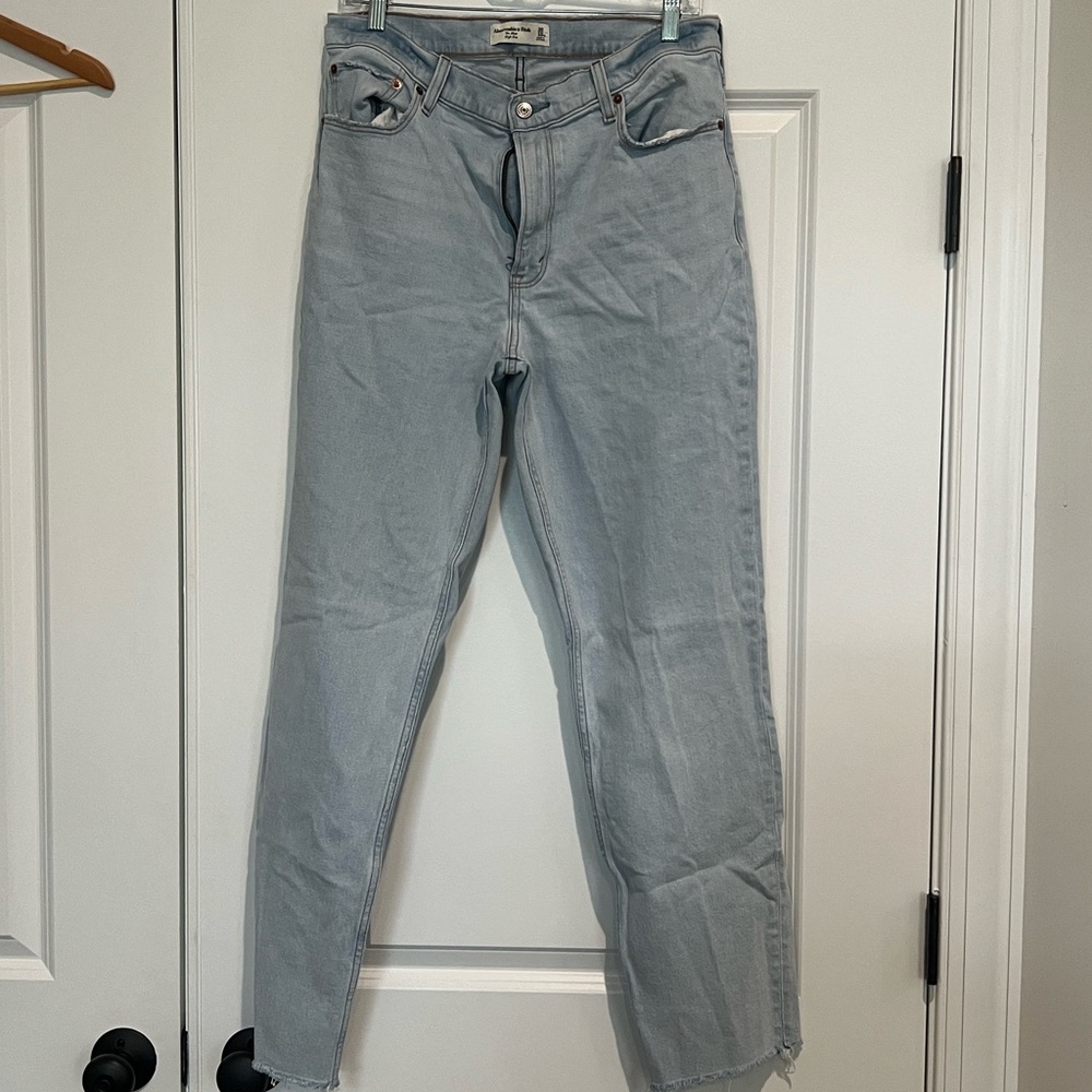 Abercrombie & Fitch "The Mom" High Rise Straight Jeans: Light Wash Frayed Hem 30